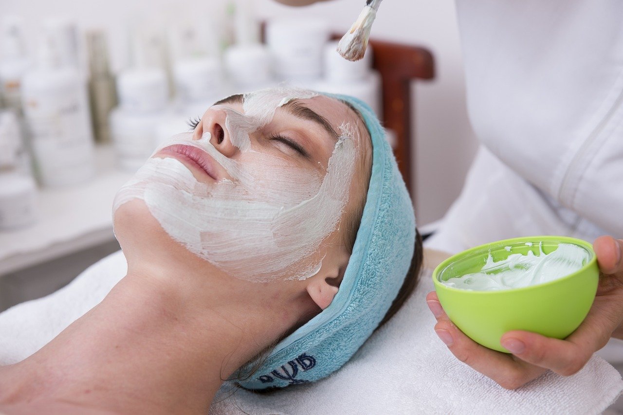 Sensitive Skin? Here's How to Care for It Properly spa 5388990 1280